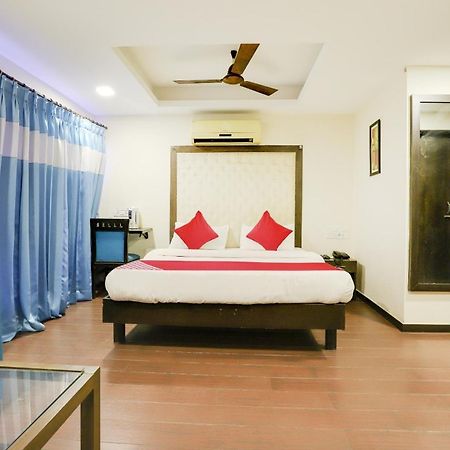 Oyo Hotel Dash Vadodara Ngoại thất bức ảnh