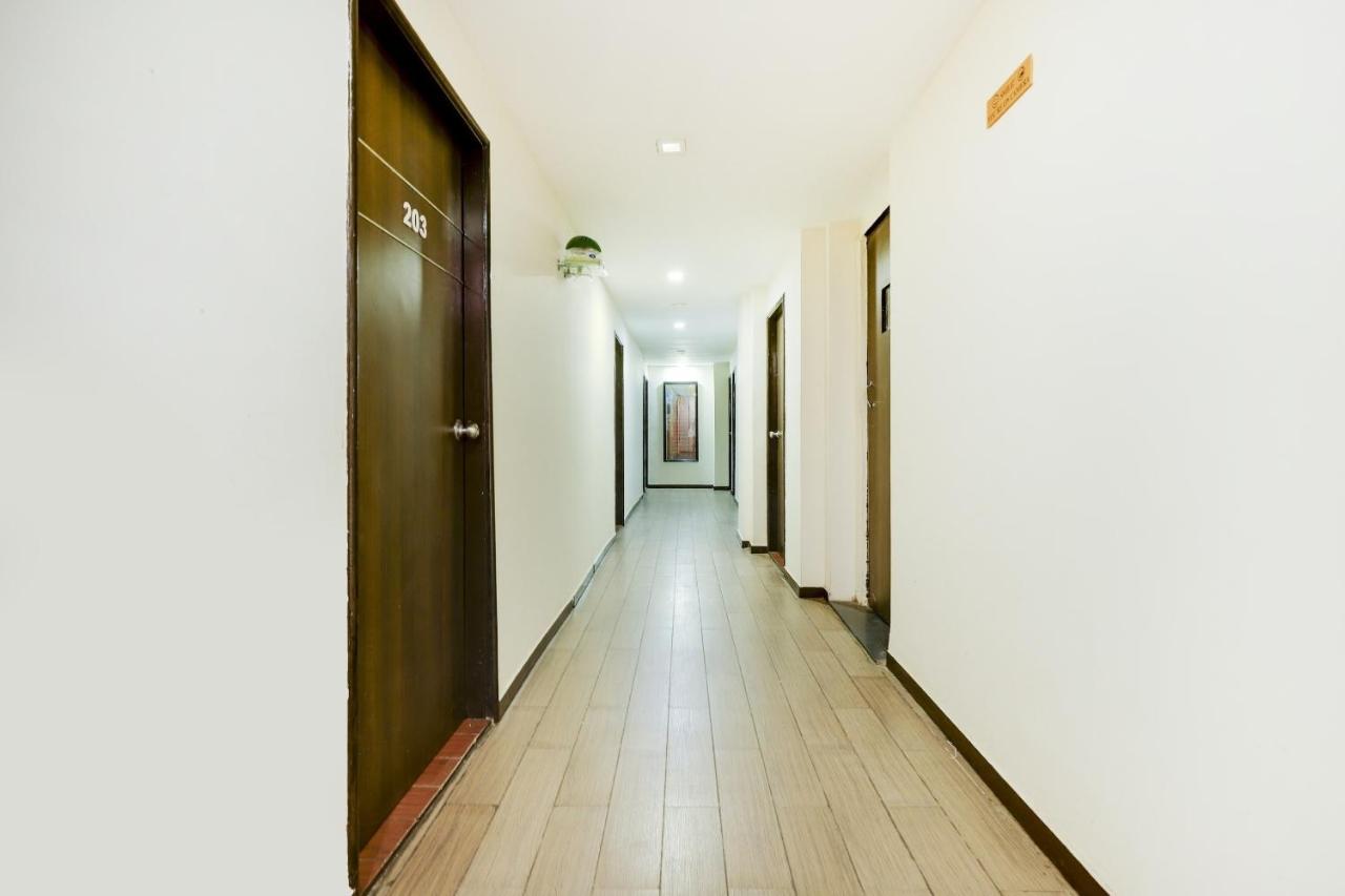 Oyo Hotel Dash Vadodara Ngoại thất bức ảnh