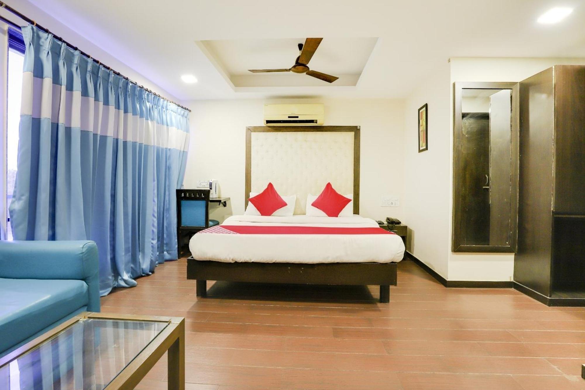 Oyo Hotel Dash Vadodara Ngoại thất bức ảnh
