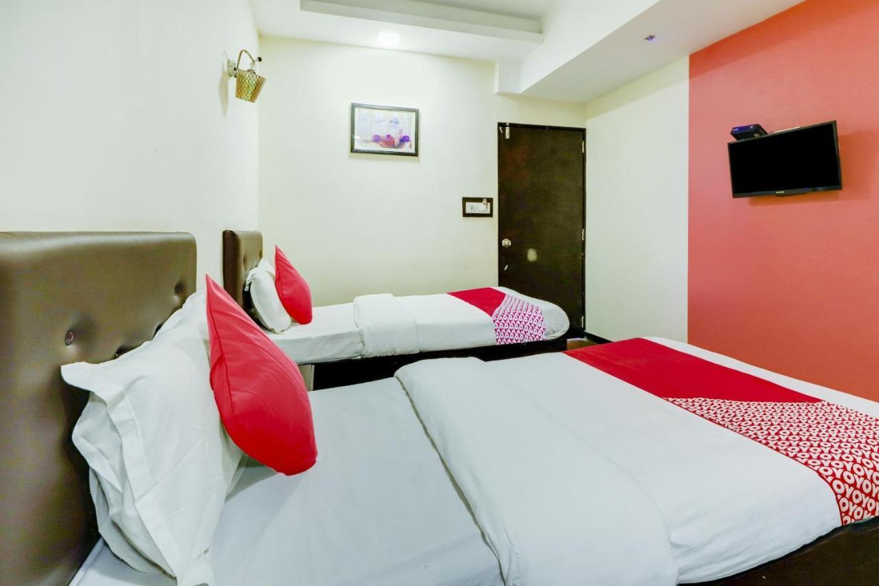 Oyo Hotel Dash Vadodara Ngoại thất bức ảnh