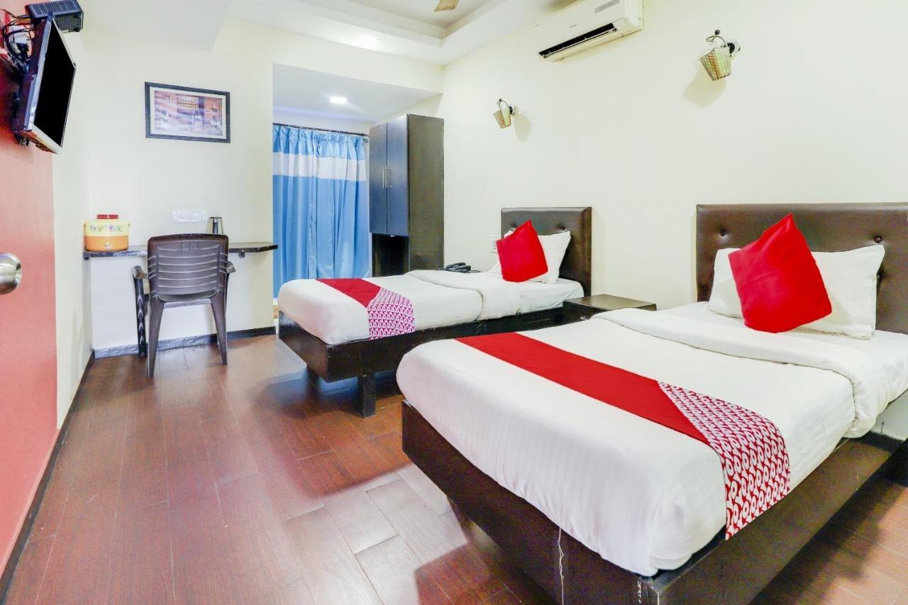 Oyo Hotel Dash Vadodara Ngoại thất bức ảnh