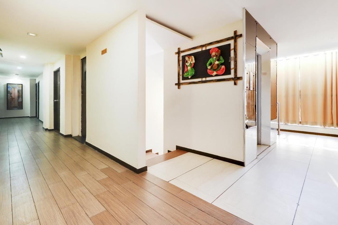 Oyo Hotel Dash Vadodara Ngoại thất bức ảnh