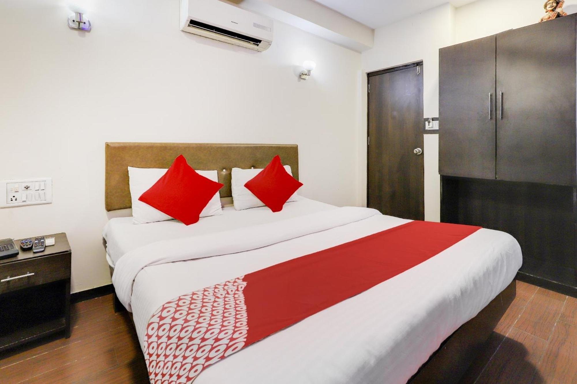 Oyo Hotel Dash Vadodara Ngoại thất bức ảnh