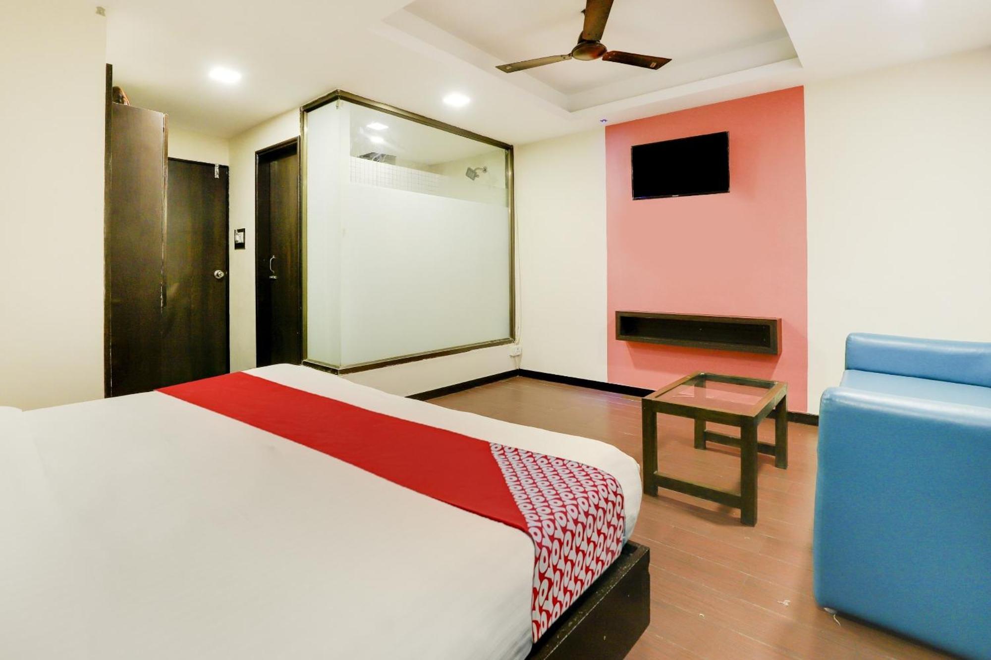 Oyo Hotel Dash Vadodara Ngoại thất bức ảnh